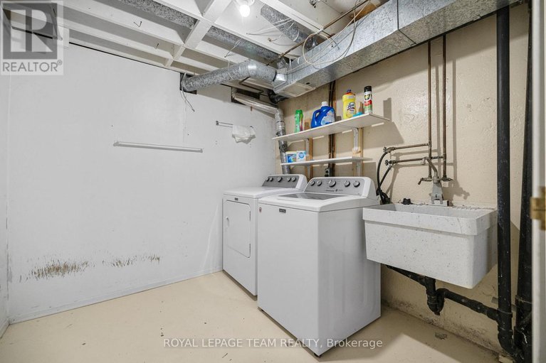 28526425/2245-orient-park-drive/blackburn-hamlet-south/ottawa/ontario/K1B4W3_32