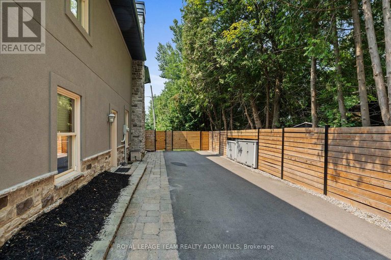 28707309/2330-summerside-drive/manotick-east-to-manotick-station/ottawa/ontario/K4M1B4_28