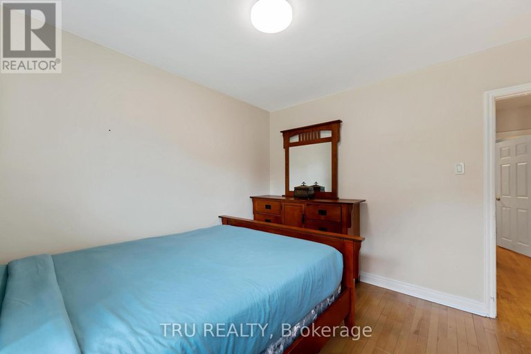 28591206/14-claver-street/cardinal-heights/ottawa/ontario/K1J6W7_15