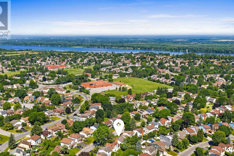 28517736/1205-st-moritz-court/convent-glen-north/ottawa/ontario/K1C2B2_39