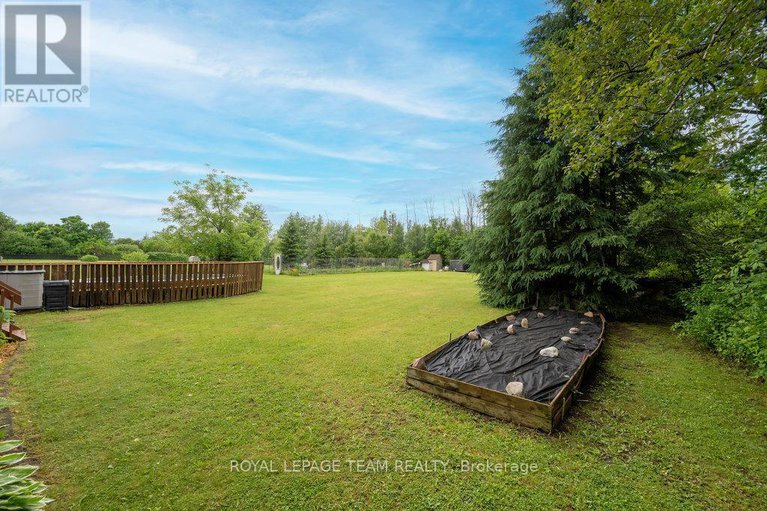 28365689/2765-quinn-road/emerald-woodssawmill-creek/ottawa/ontario/K1T3V4_31