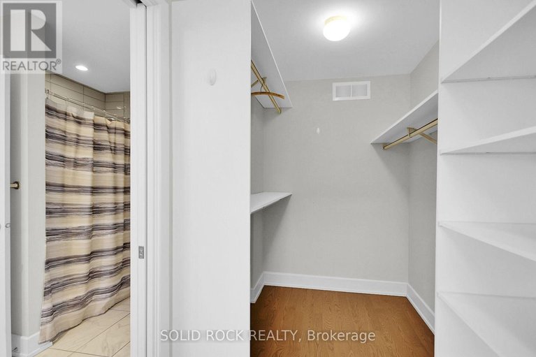 28510618/301-345-elizabeth-cosgrove-private/mer-bleuebradley-estatesanderson-park/ottawa/ontario/K1W0K6_24