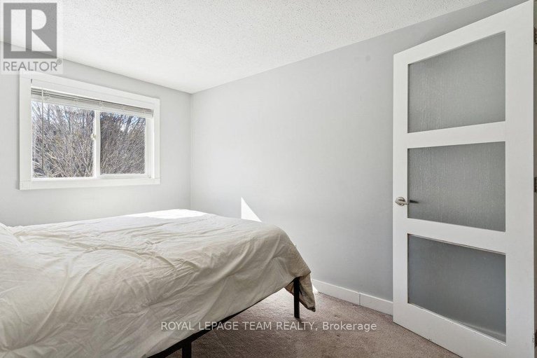 29406078/109-15b-forester-crescent/westcliffe-estates/ottawa/ontario/K2H8Y1_21