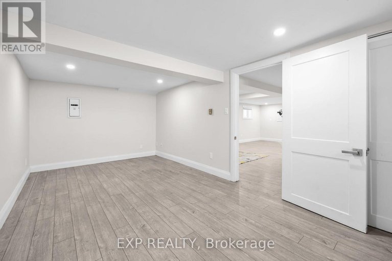 29427450/1377-mcmahon-avenue/emerald-woodssawmill-creek/ottawa/ontario/K1T1C2_25