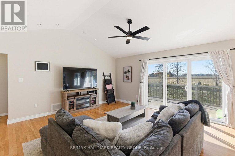 29042436/54-christie-lane/winchester/north-dundas/ontario/K0C2K0_16