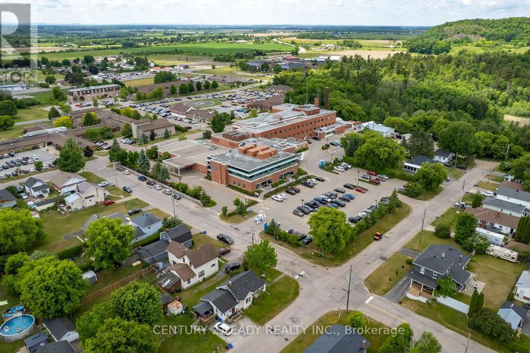 28505414/424-moore-street/renfrew/renfrew/ontario/K7V1L9_37
