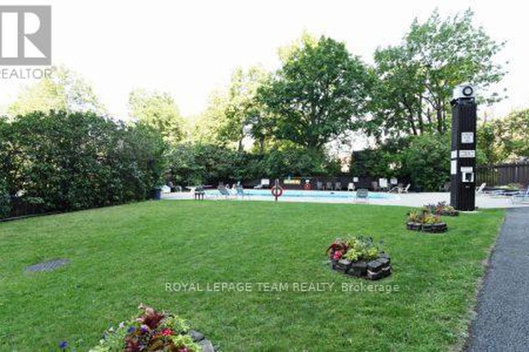 28289249/706-20-chesterton-drive/borden-farmstewart-farmcarleton-heightsparkwood-hills/ottawa/ontario/K2E6Z7_22