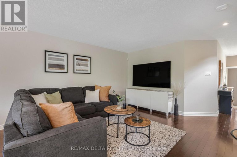 28643718/564-langelier-avenue/mer-bleuebradley-estatesanderson-park/ottawa/ontario/K1W0E7_18