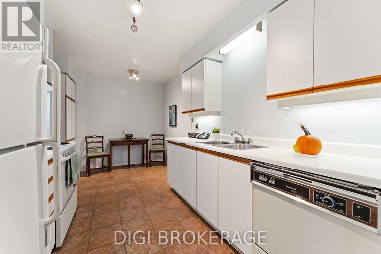 28971569/28-710-coronation-avenue/riverview-park/ottawa/ontario/K1G4G7_16