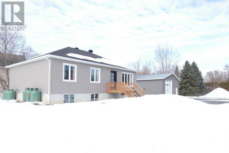 29444541/6769-st-polycarp-street/moose-creek/north-stormont/ontario/K0C1W0_5