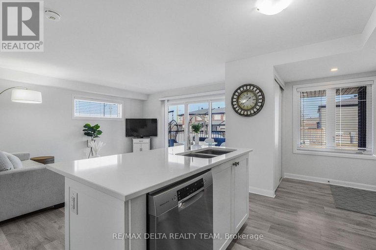 29531208/d-516-decoeur-drive/avalon-west/ottawa/ontario/K4A5H5_9