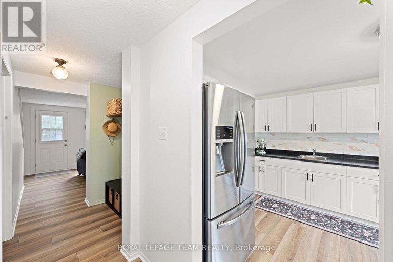 29683868/42-1257-priory-lane/convent-glen-north/ottawa/ontario/K1C1Z8_4