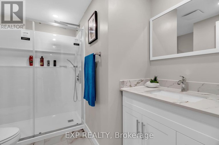 28458465/12-bayside-private/mooneys-bayriverside-park/ottawa/ontario/K1V9R3_22