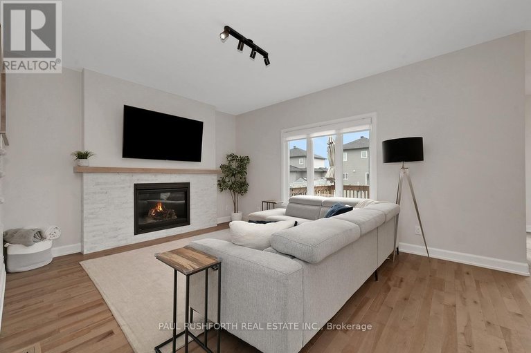 29685315/624-geneva-crescent/embrun/russell/ontario/K0A1W0_5