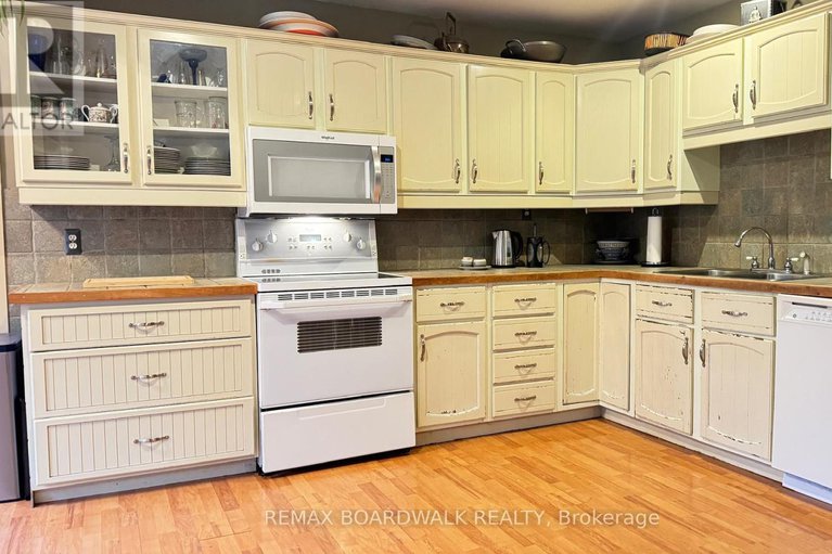 29371555/3042-dangerfield-road-e/north-grenville-twp-kemptville-south/north-grenville/ontario/K0G1J0_13