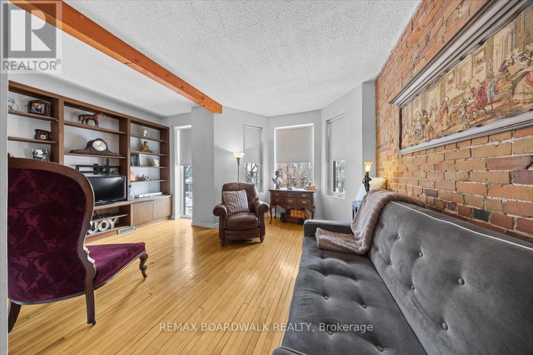 29377343/32-waverley-street/ottawa-centregolden-triangle/ottawa/ontario/K2P0T9_29