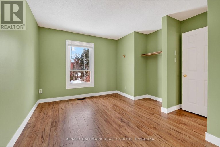 29379154/12-black-forest-lane/arbeatha-park/ottawa/ontario/K2H5C8_37