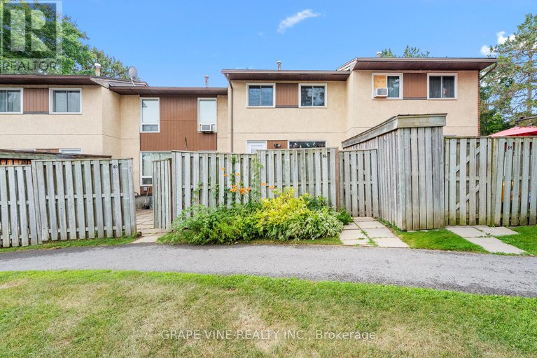 28642299/55-82-chimo-drive/katimavik/ottawa/ontario/K2L2B6_29