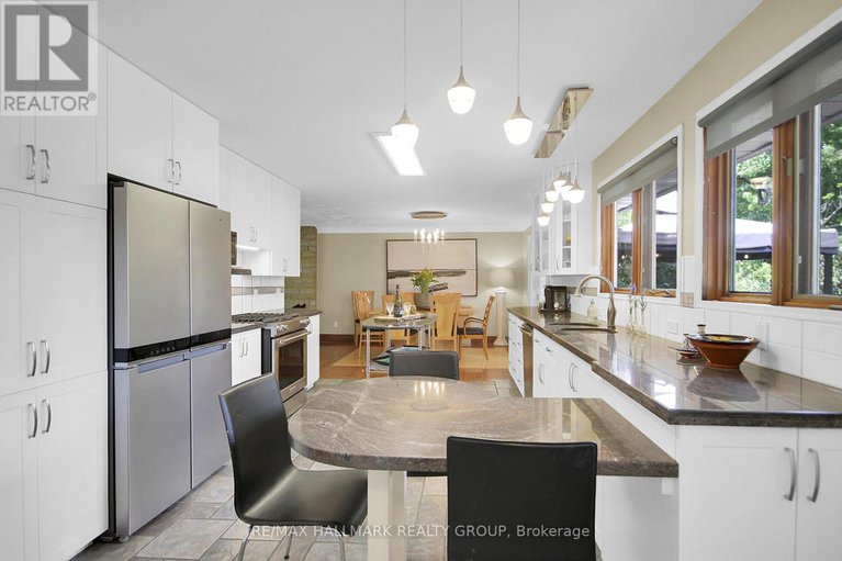 28389488/27-savuto-way/meadowlandscrestview/ottawa/ontario/K2G2S9_15
