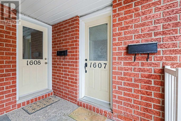 29679352/1607-locksley-lane/beaconwood/ottawa/ontario/K1J1B6_3