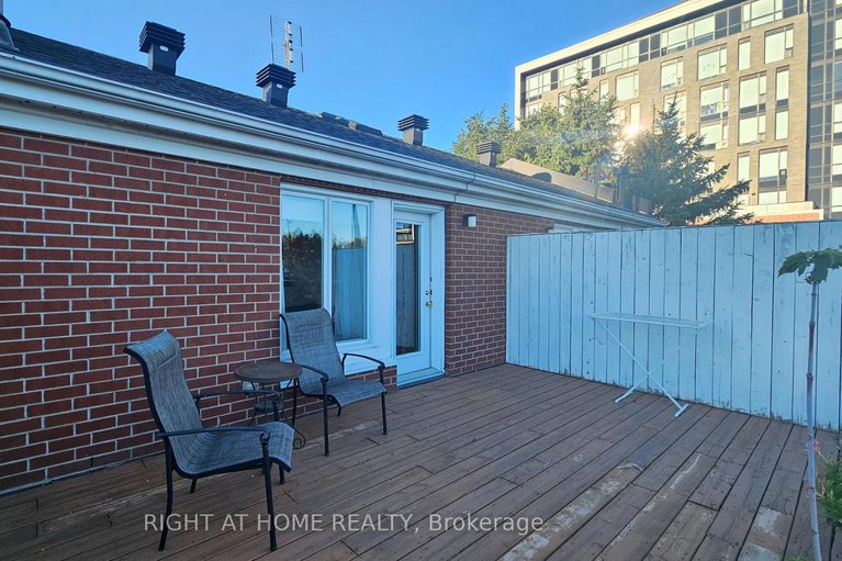 29127565/4-thorburn-private/lower-town/ottawa/ontario/K1N1G4_38