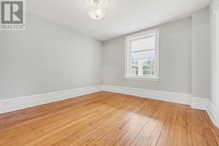 29685328/506-wentworth-avenue/woodroffe/ottawa/ontario/K2B5K1_9
