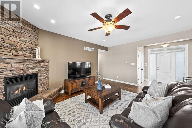 29679359/5579-lombardy-drive/osgoode/ottawa/ontario/K0A2W0_8