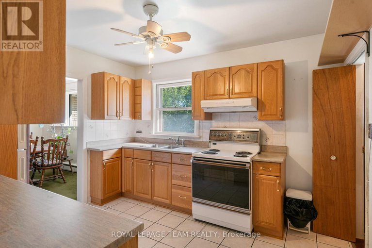 28567961/873-dunlevie-avenue/mckellar-heightsglabar-park/ottawa/ontario/K2A2Z3_13