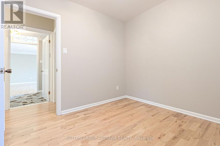 28861066/866-claude-street/castle-heightsrideau-high/ottawa/ontario/K1K2S6_17