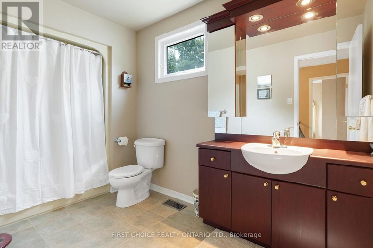 28890065/1631-wainfleet-street/chateauneuf/ottawa/ontario/K1C3G3_18