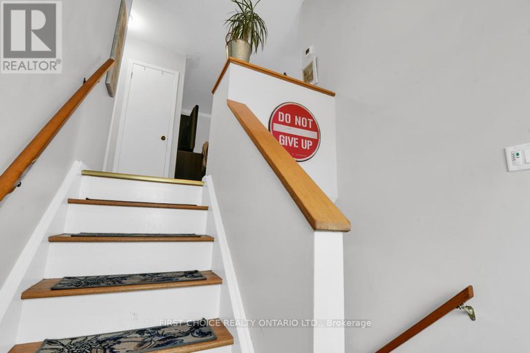 28184849/44-oberon-street/westcliffe-estates/ottawa/ontario/K2H7X8_5