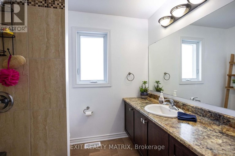 28492201/228-olde-towne-avenue/village-of-russell/russell/ontario/K4R0B3_33