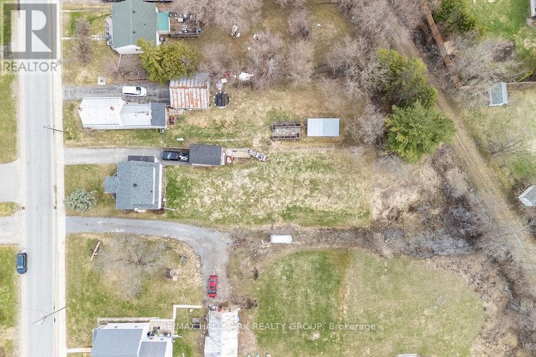 29645048/50-poole-street/mcnabbraeside-twps/mcnabbraeside/ontario/K7S1J2_8