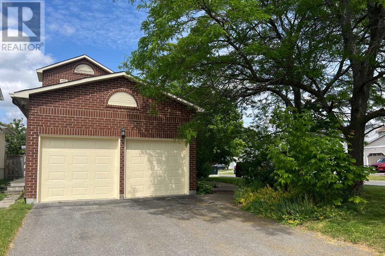 28246282/2-chickasaw-crescent/bridlewood/ottawa/ontario/K2M1M3_27