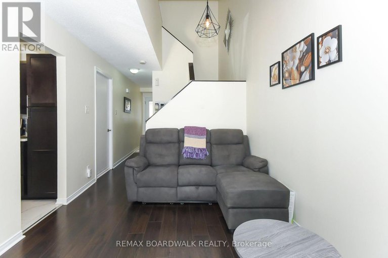 29379772/67-406-valade-crescent/fallingbrookpineridge/ottawa/ontario/K4A2W2_13