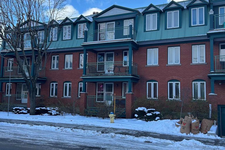 28821166/304-100-bruyere-street/lower-townbyward-market/ottawa/ontario/K1N5C6_1