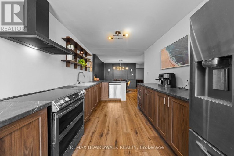 29576732/567-latour-crescent/fallingbrookgardenway-south/ottawa/ontario/K4A1P3_11