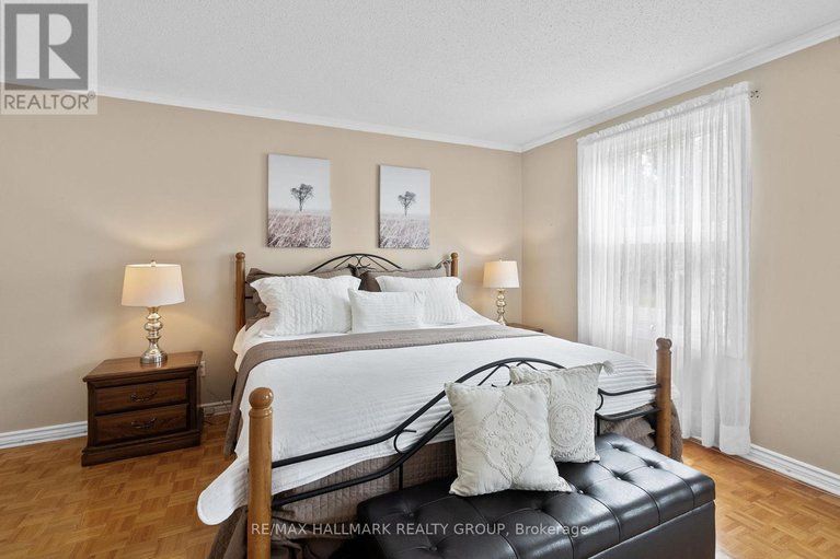 28581725/2143-hubbard-crescent/beacon-hill-north/ottawa/ontario/K1J6L3_13
