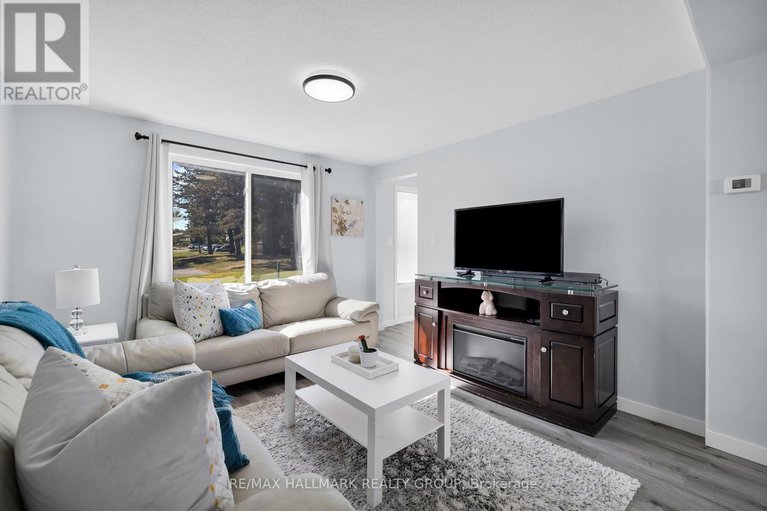 28895852/d-1520-beaverpond-drive/pineview/ottawa/ontario/K1B3R9_8