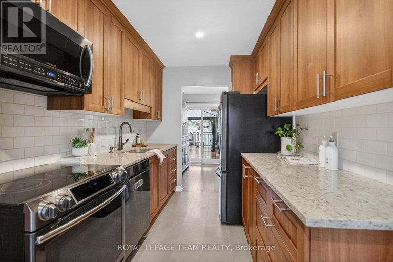 29608683/8-gowrie-drive/glencairnhazeldean/ottawa/ontario/K2L2S4_12