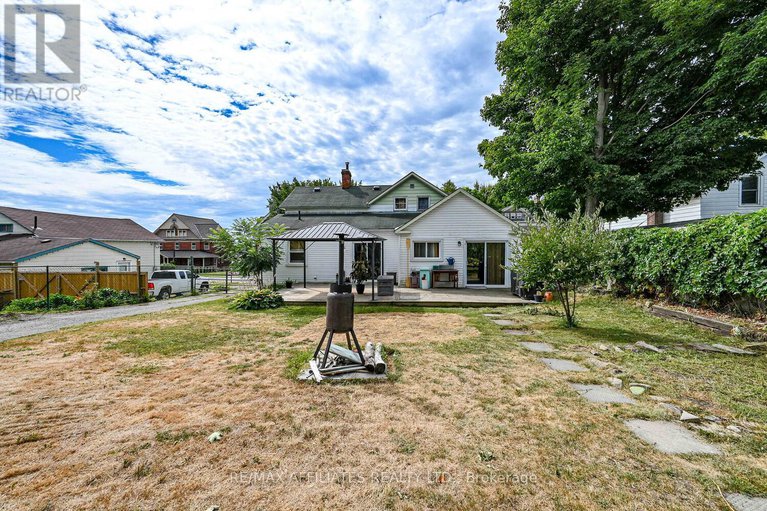 28756533/60-chambers-street/smiths-falls/smiths-falls/ontario/K7A2Y6_41