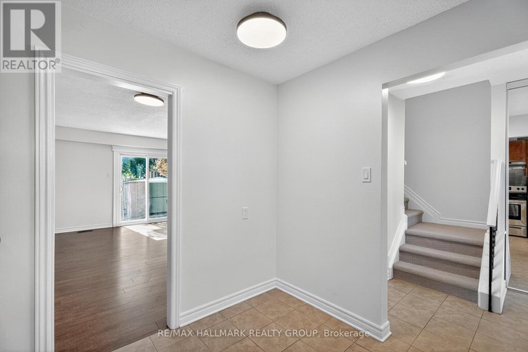 29155788/3921c-old-richmond-road/arbeatha-park/ottawa/ontario/K2H8T9_9