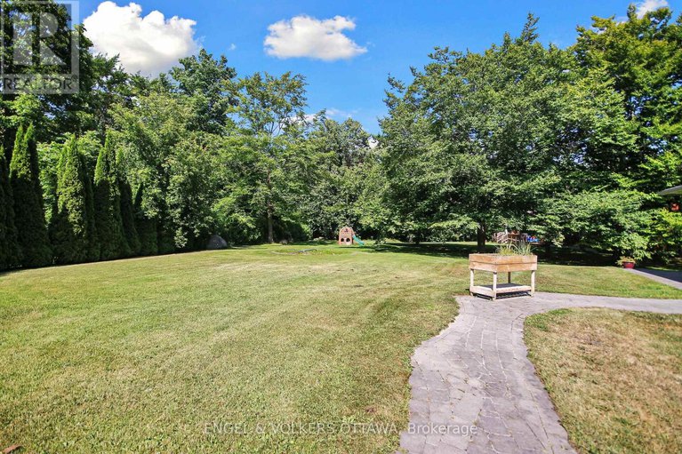 28973132/5593-whitewood-avenue-sw/manotick-village-manotick-estates/ottawa/ontario/K4M1E1_4