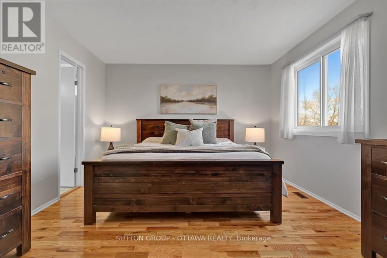 29123796/1540-bourcier-drive/bilberry-creekqueenswood-heights/ottawa/ontario/K1E3J2_24