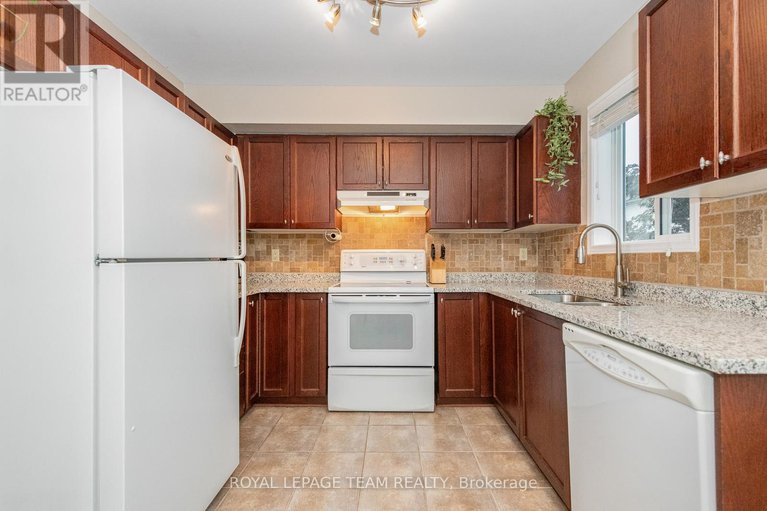 28579289/126-wharhol-private/westcliffe-estates/ottawa/ontario/K2H1G6_20
