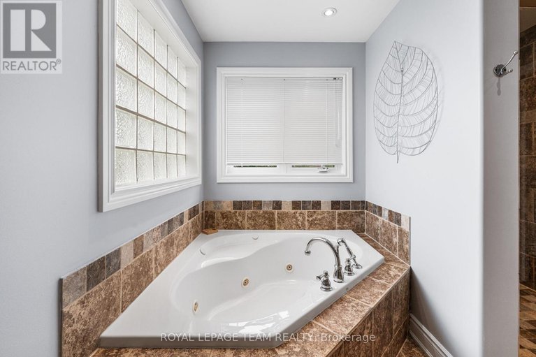 28807966/49-savuto-way/meadowlandscrestview/ottawa/ontario/K2G2T2_26