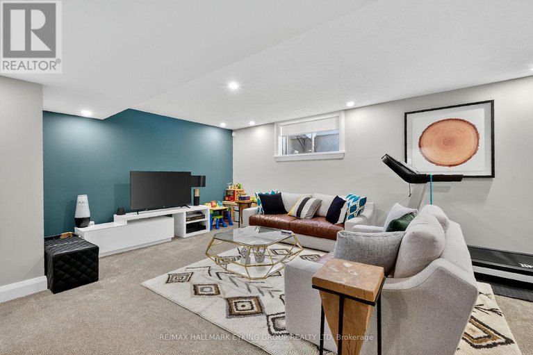 29049191/251-joshua-street/mer-bleuebradley-estatesanderson-park/ottawa/ontario/K1W0H3_44