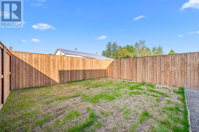 29214070/b-875-contour-street/mer-bleuebradley-estatesanderson-park/ottawa/ontario/K1W0G6_7