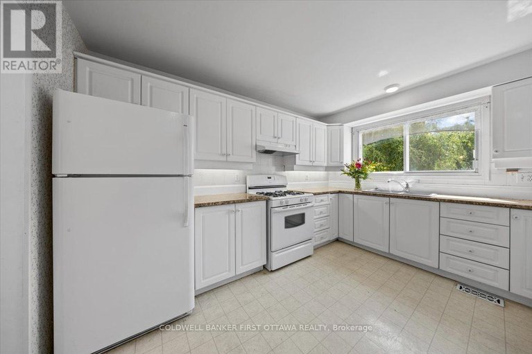 28767158/2326-harding-road/elmvale-acresurbandale/ottawa/ontario/K1G3B9_23