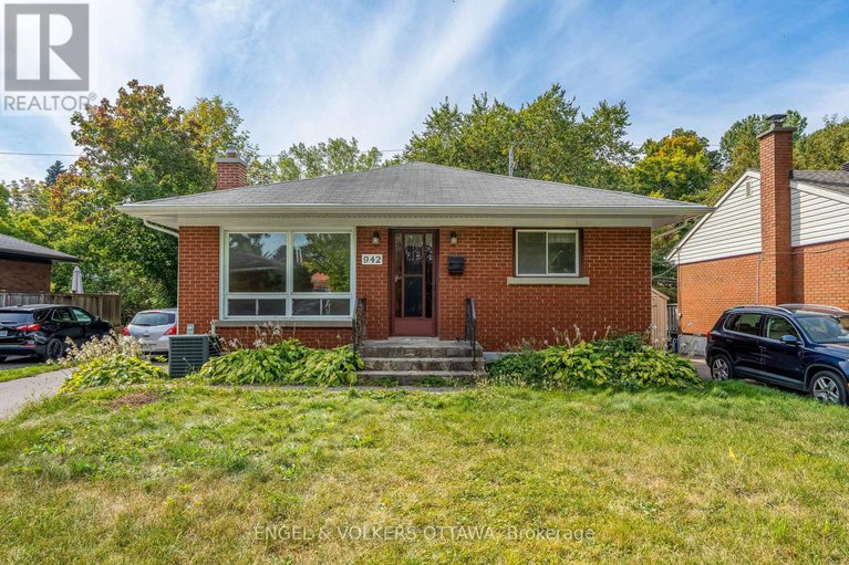 28886613/942-arkell-street/queensway-terrace-north/ottawa/ontario/K2B5R3_1